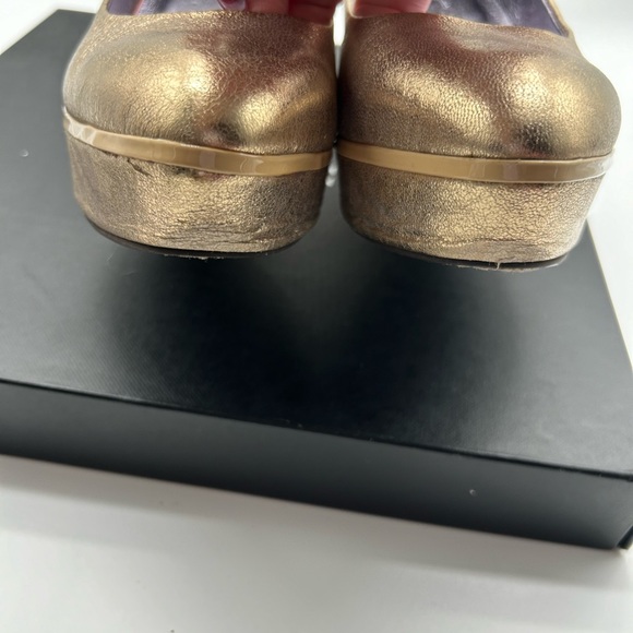 Ladies Size 10 Gold Pumps, beautiful shoes, never worn, had surgery on my right - Picture 6 of 8